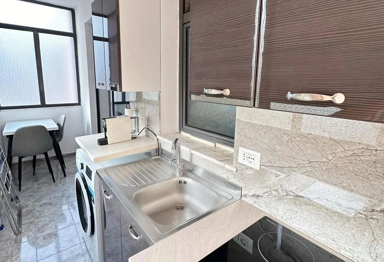 Flat In Tirana - Top Location 0*,  Albanien